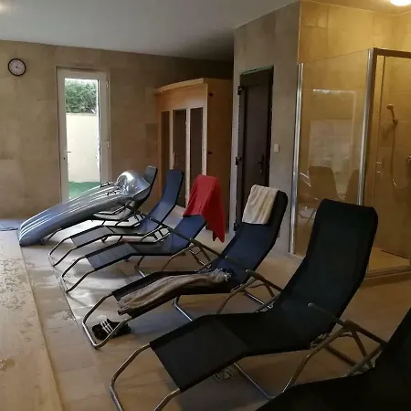 Azur Wellness Apartman * 希欧福克